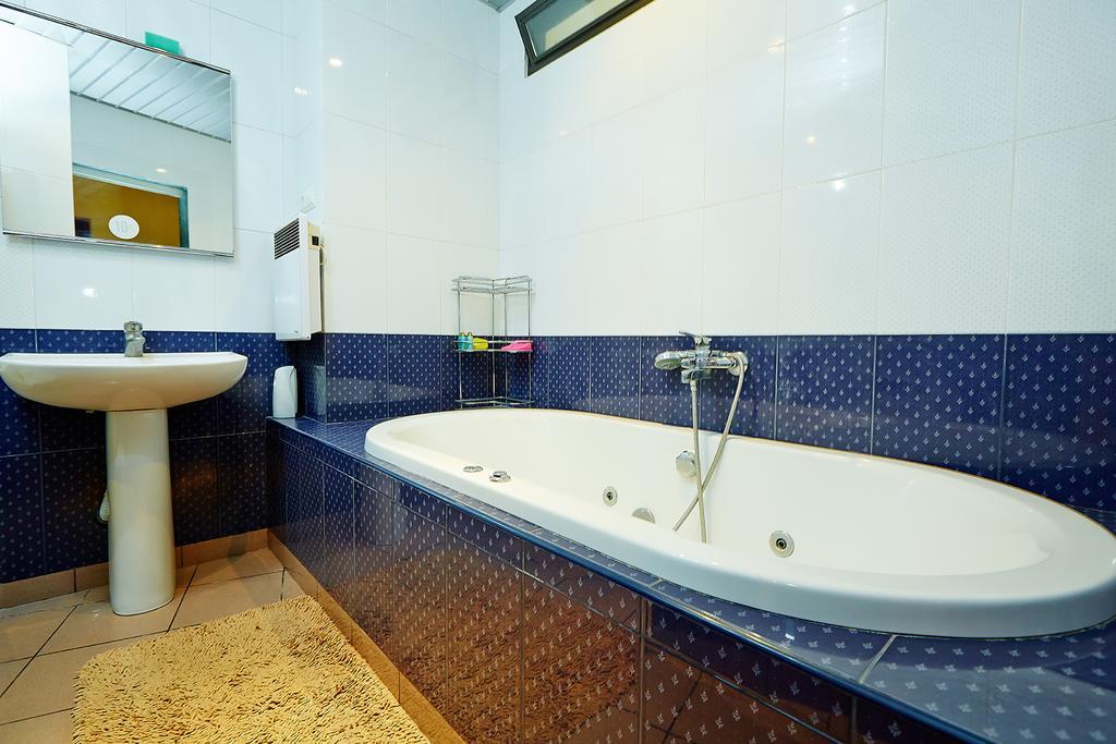 Apartment Deribasovskaya With Jacuzzi Οδησσός Εξωτερικό φωτογραφία